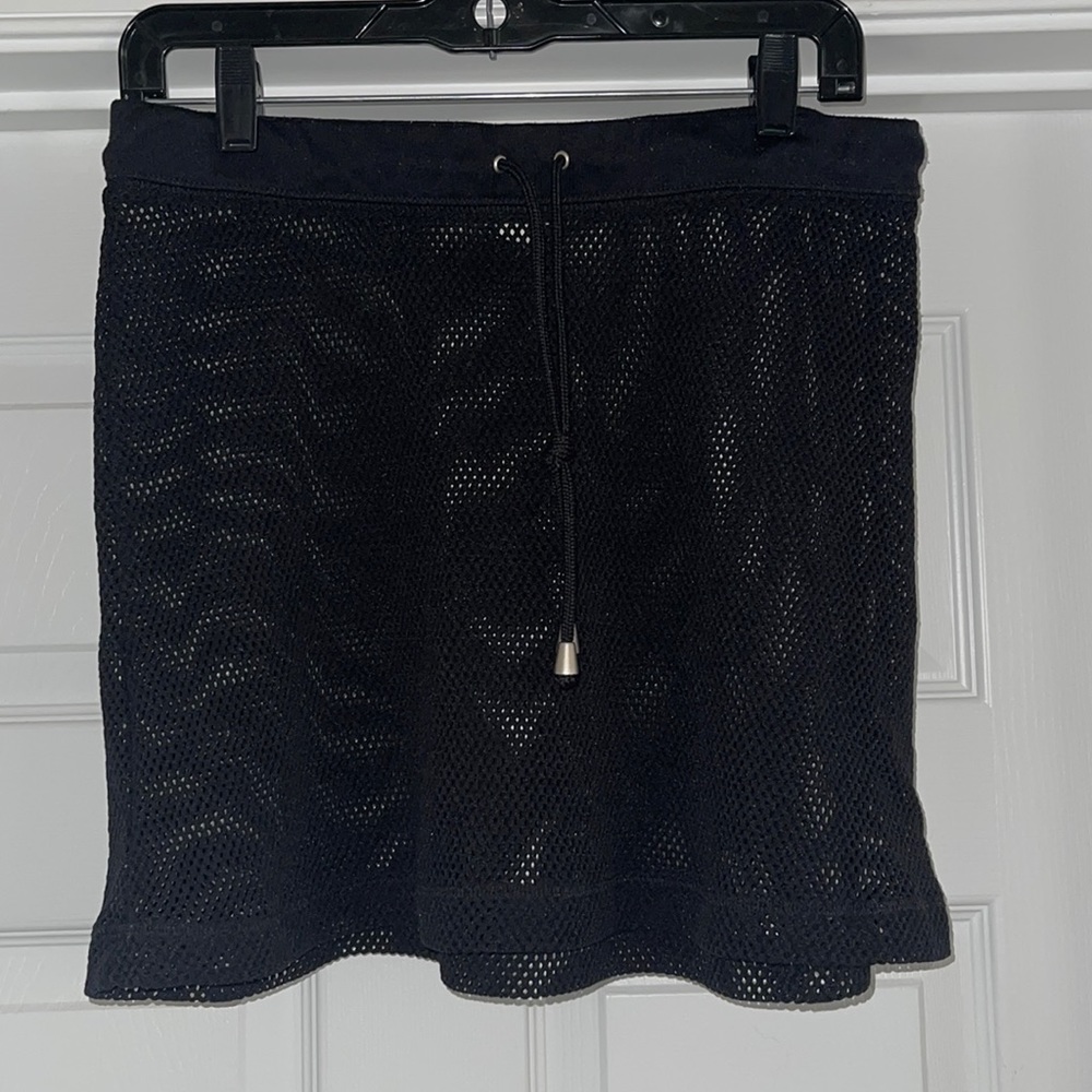 Mesh style swim cover up skirt. Good used condition.